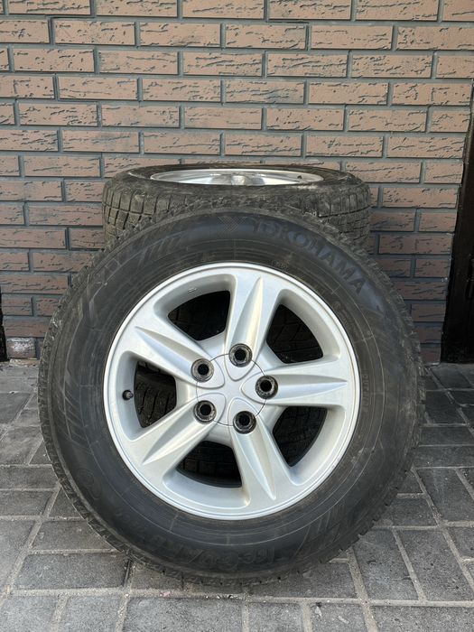 Продам зимние шины Yokohama с дисками