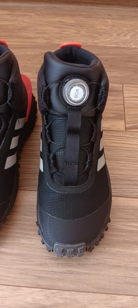 Продавам Зимни обувки adidas FORTATRAIL BOA K