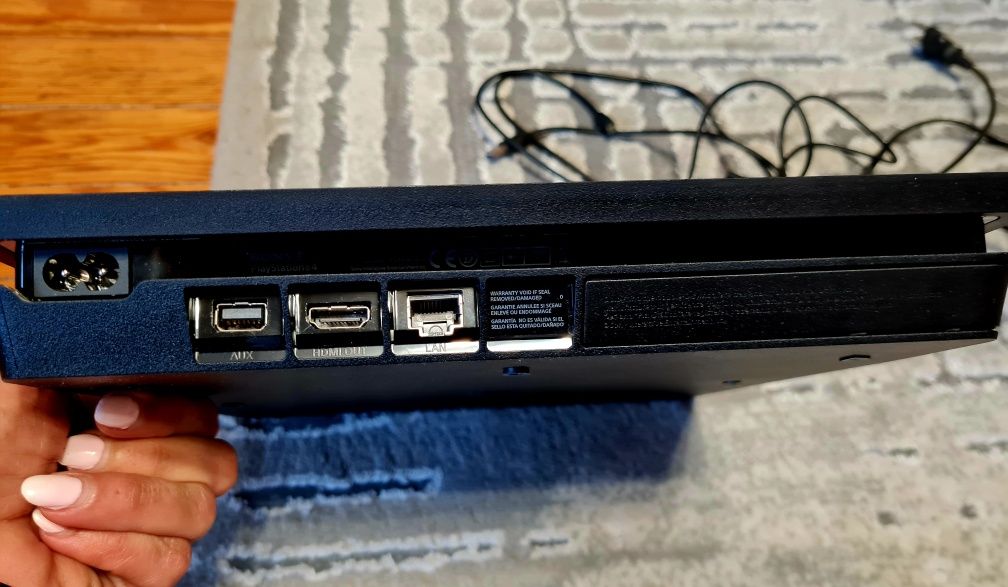 Play station 4 slim