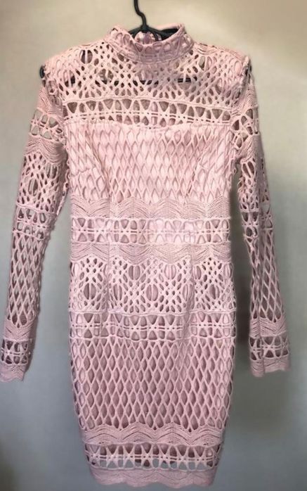 Дантелена рокля по тялото