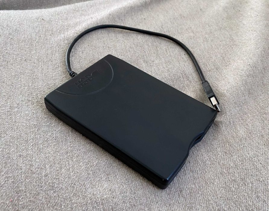 Floppy disk extern USB Mitsumi D353FUE – testat, funcțional perfect