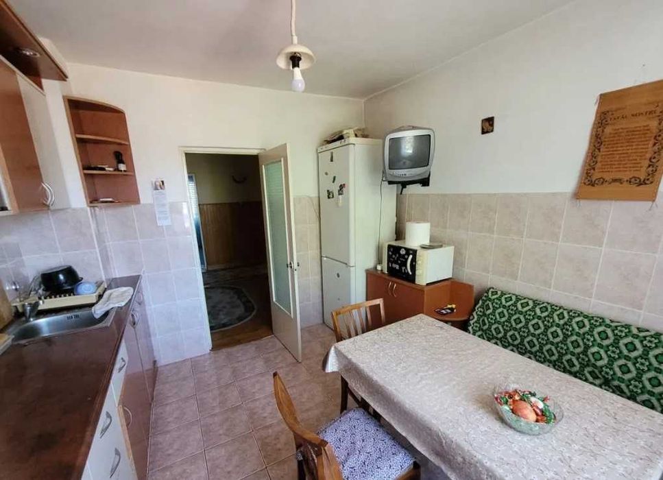 Дава се под наем Тристаен апартамент в Пловдив, Център - 75 кв.м за 204 € - Снимка #1