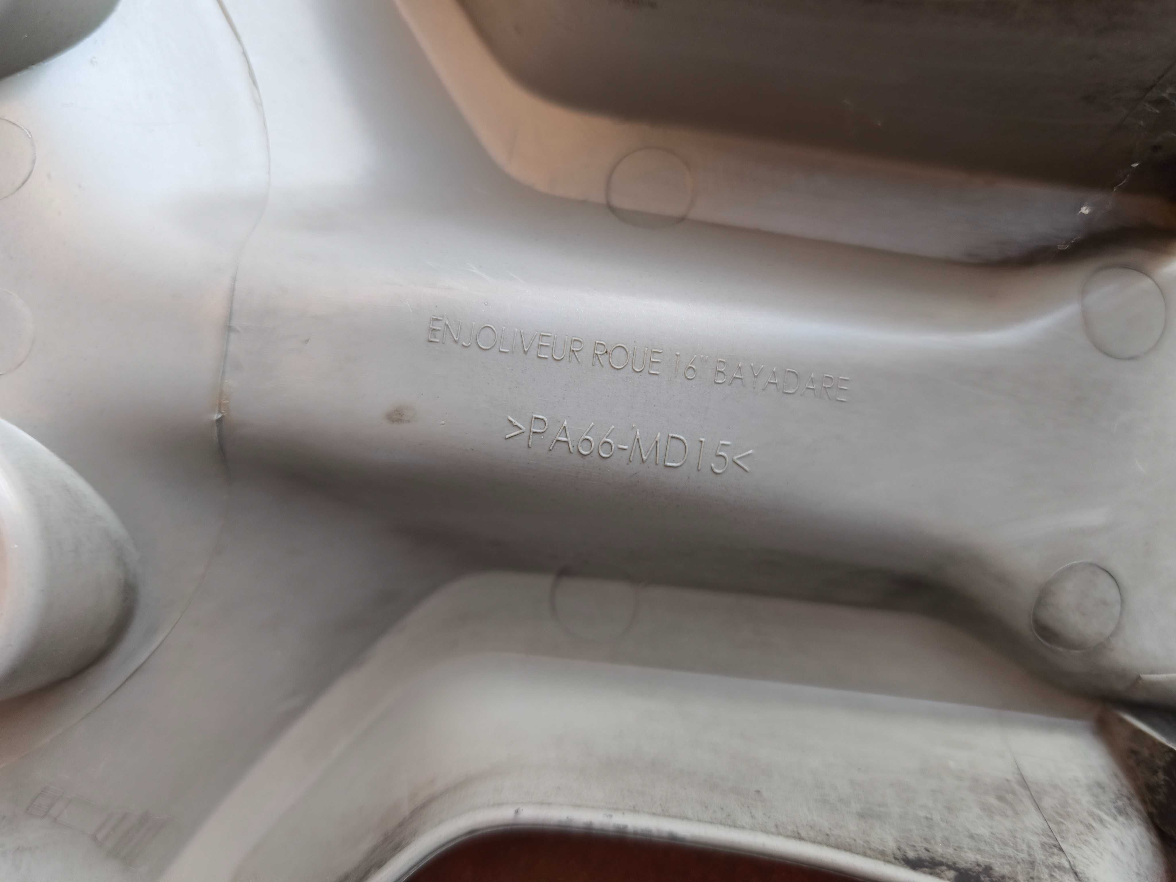 Set Capace Structurate Dacia Logan  BAYADARE 16 inch  403155853R