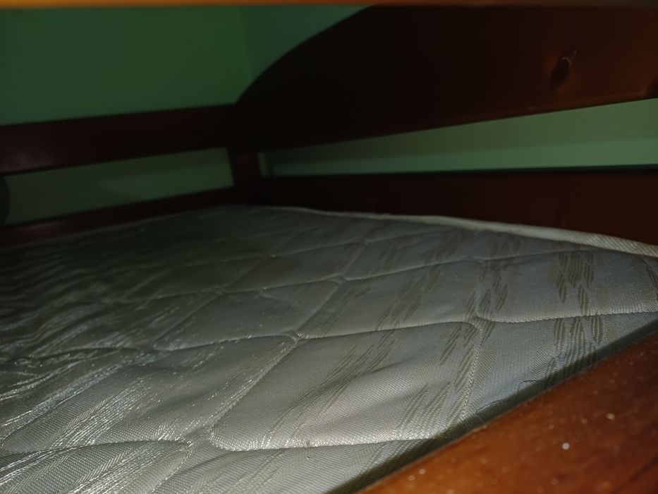 Vând pat suprapus lemn masiv