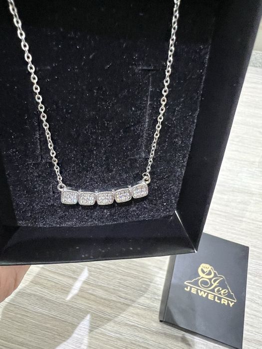 Сребърно колие.