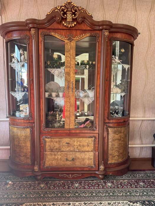 Мебел сервант горка