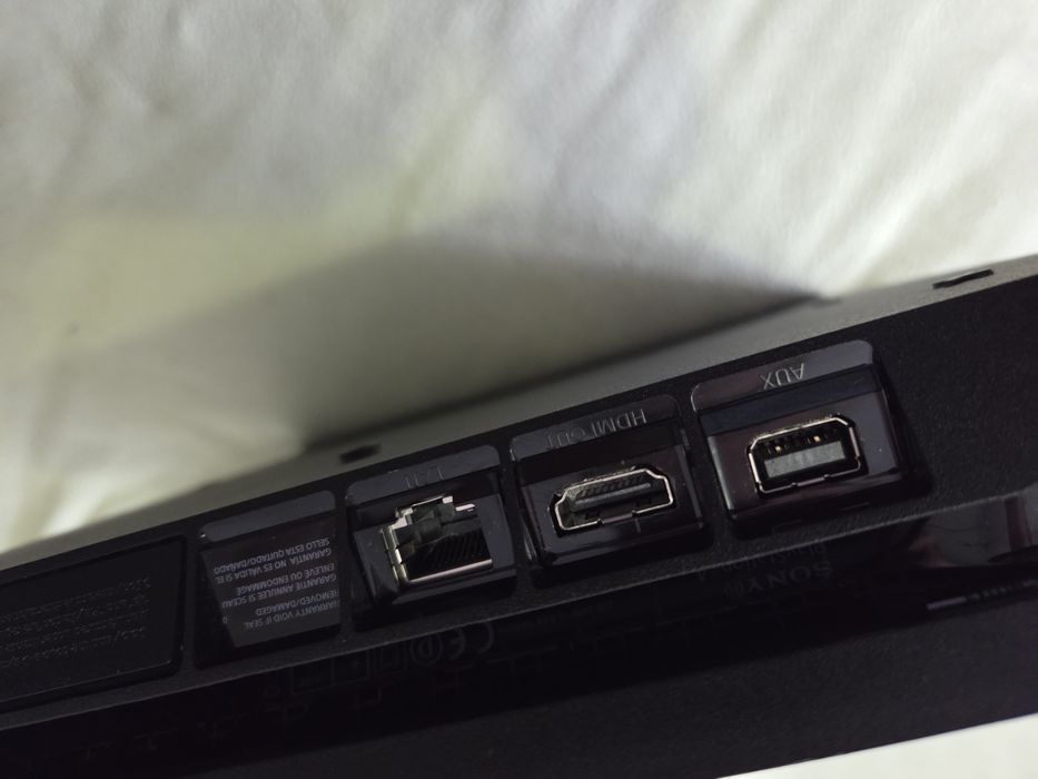 Playstation Ps 4 Slim 1 TB/4 jocuri/maneta/cabluri