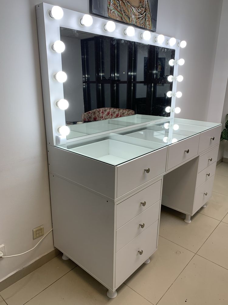 Masă make-up profesională