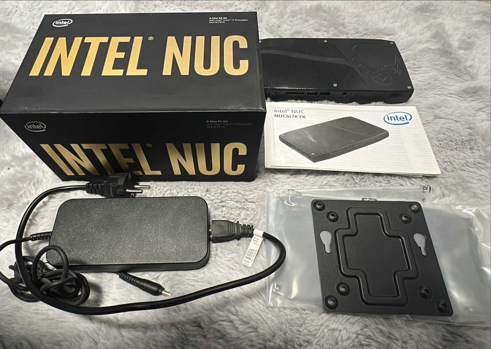 Mini PC Intel NUC i7-6770HQ 2.6GHz 16GB DDR4 2 x SSD 250GB WiFi BT