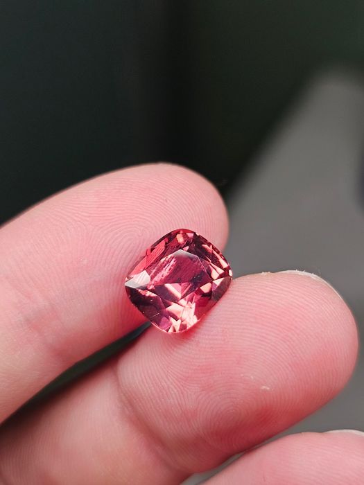 Редкий турмалин 5.25 ct, неоновый розовый