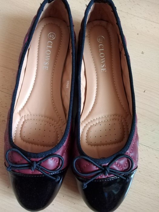 Дамски обувки, тип балеринки.