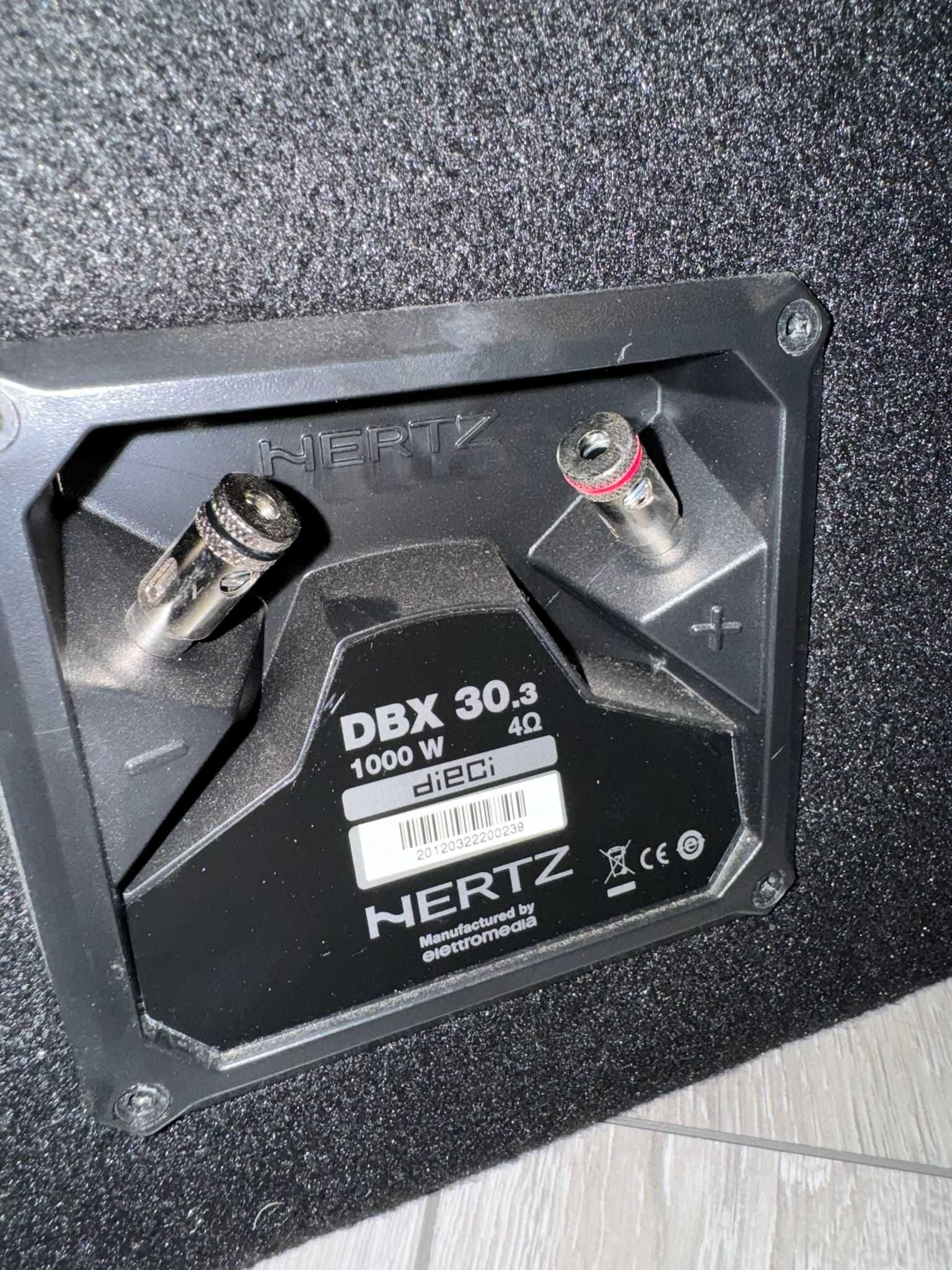 Subwoofer hertz dieci dbx 30.3 cu amplificator hertz hcp 2