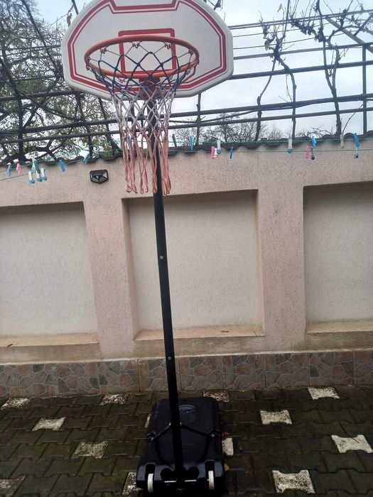 Vând coș de baschet cu panou