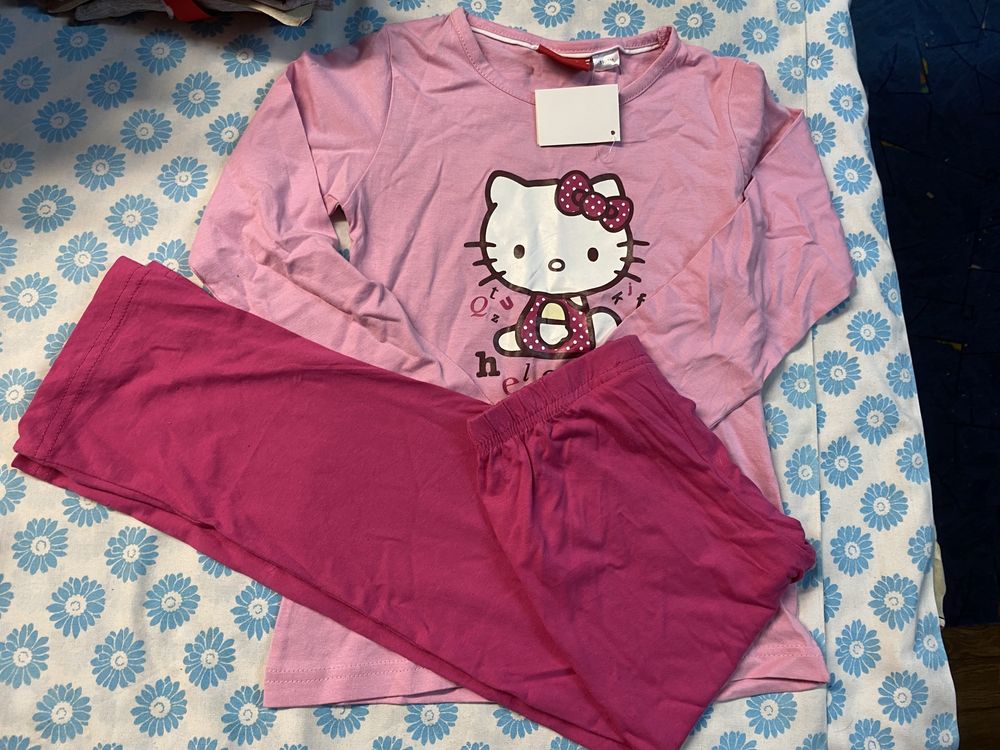 Set pijamale 110-116 Hello Kitty