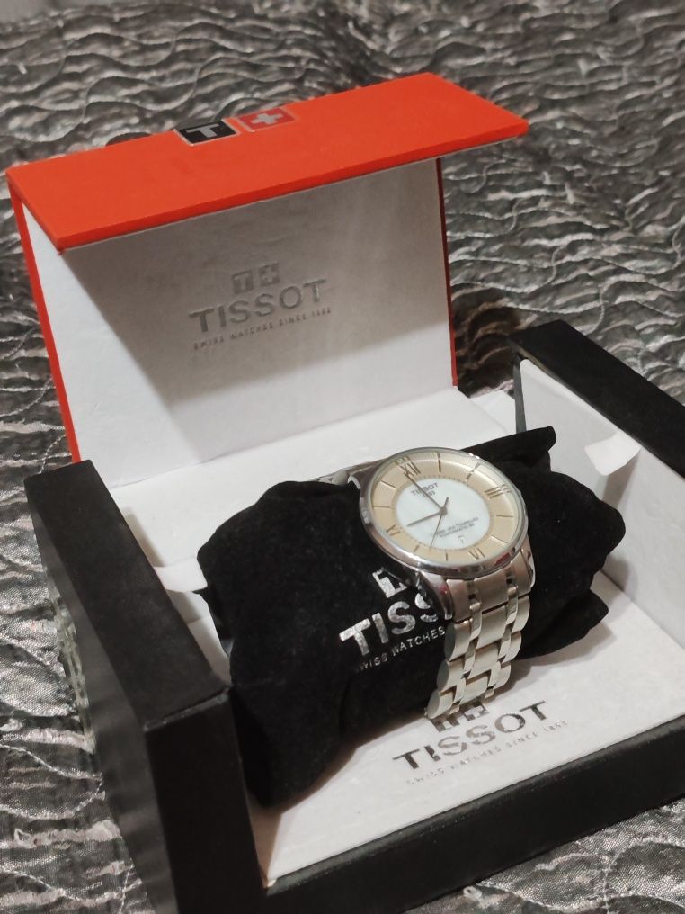 Часы марки TISSOT Швейцарские