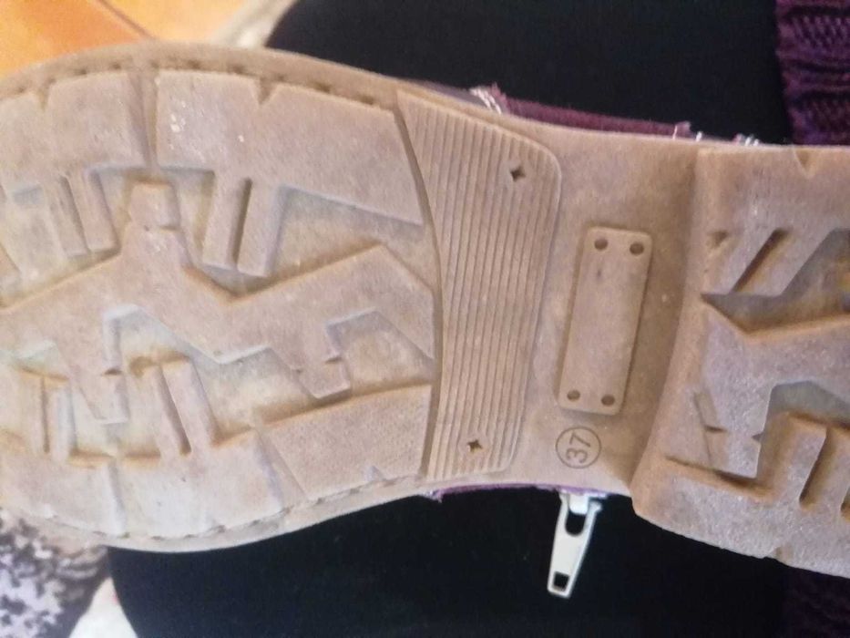 Cizme imblanite din  piele Friboo fete marime 37/ 85 lei