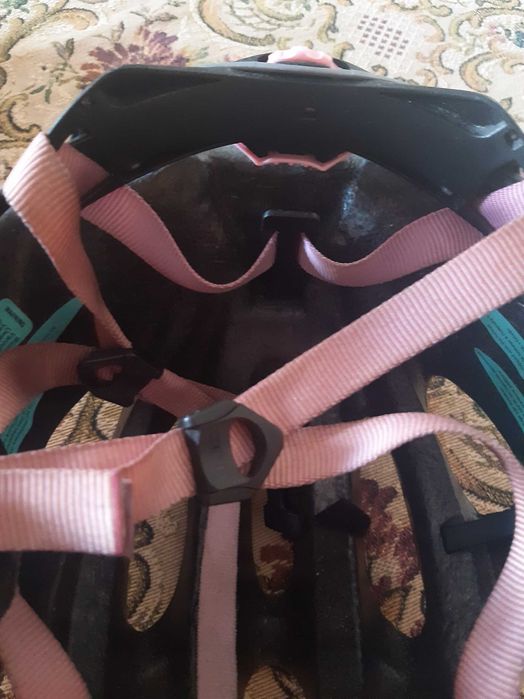 велосипедна каска Gyro дамска с розов кант