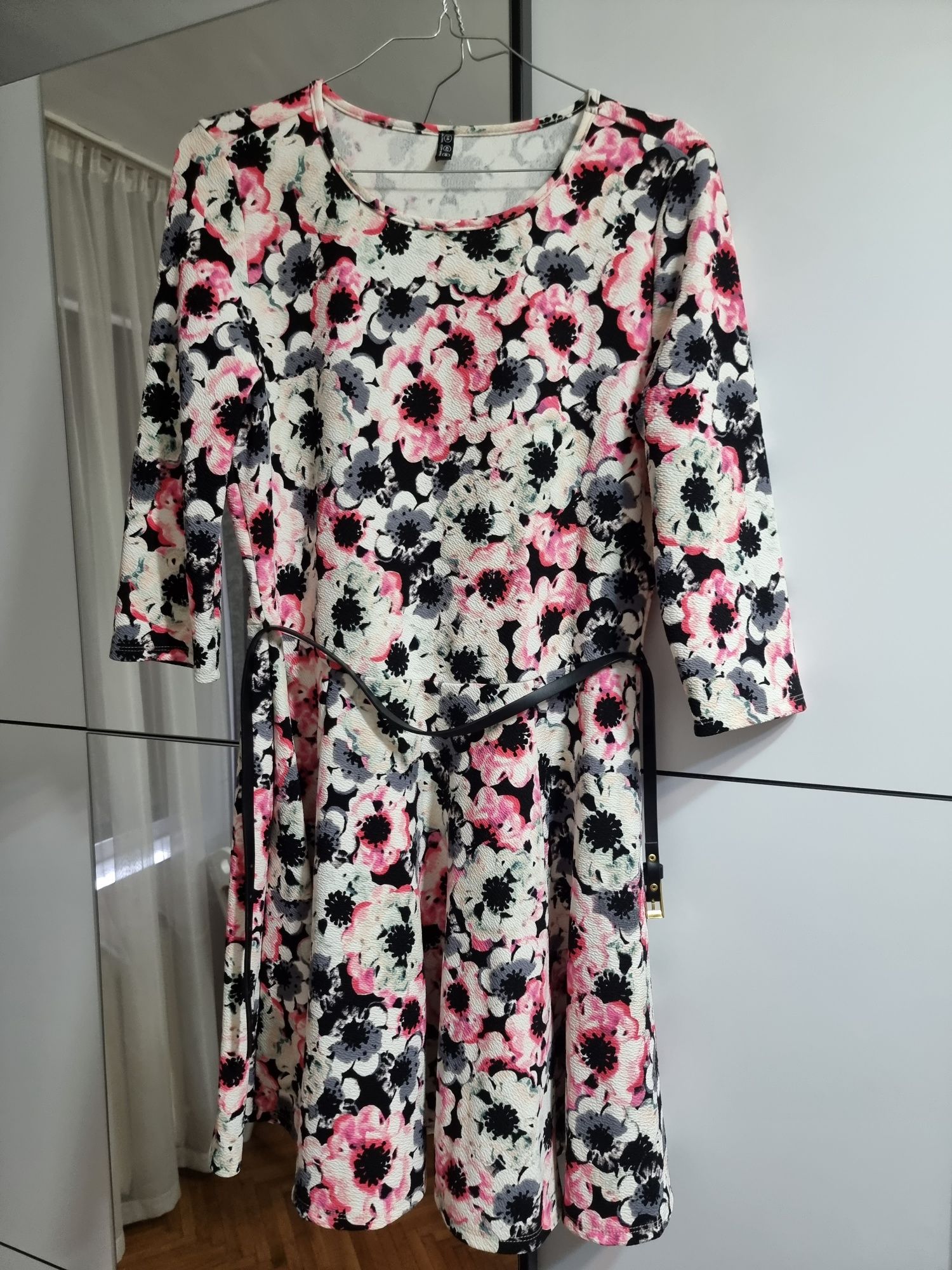 Rochie cu curea în mijloc, forma A