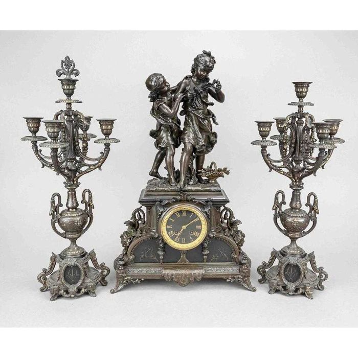 12 броя-Скулптури и часовници.