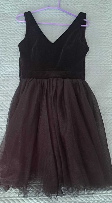 Къса рокля с тюлена пола (+ подарък кадифено колие)