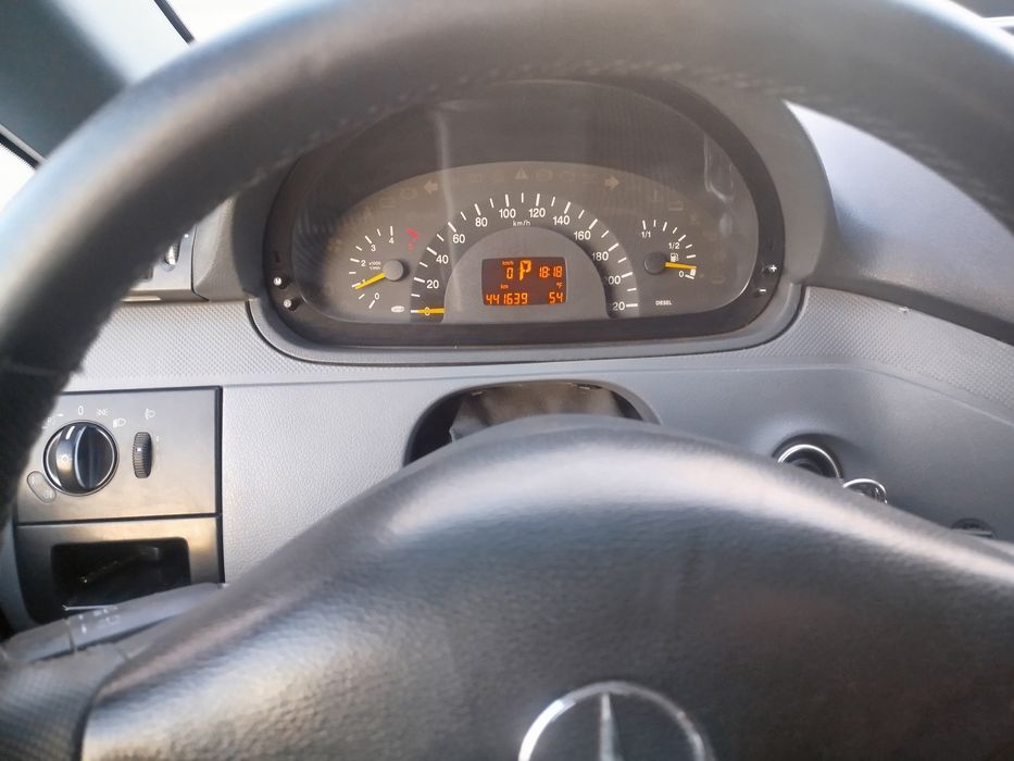 Vand sau schimb mercedes vito