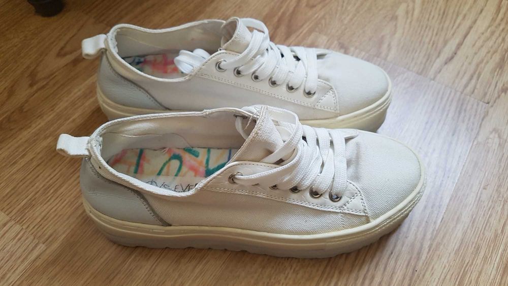 Incaltari sport: Bascheti, Tenesi, Espadrile