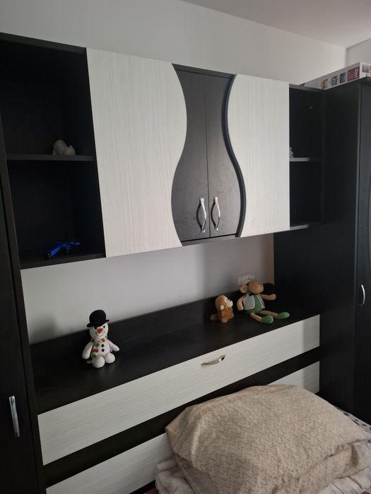 Vând  mobilă dormitor tineret și pat matrimonial.