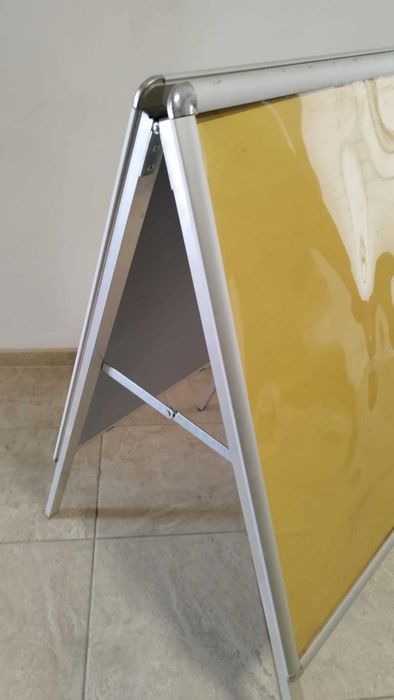 Двустранни сгъваеми рекламни   табели