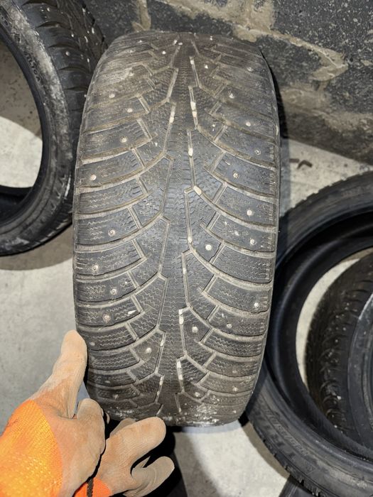 Продам зимние покрышки R18 шипы