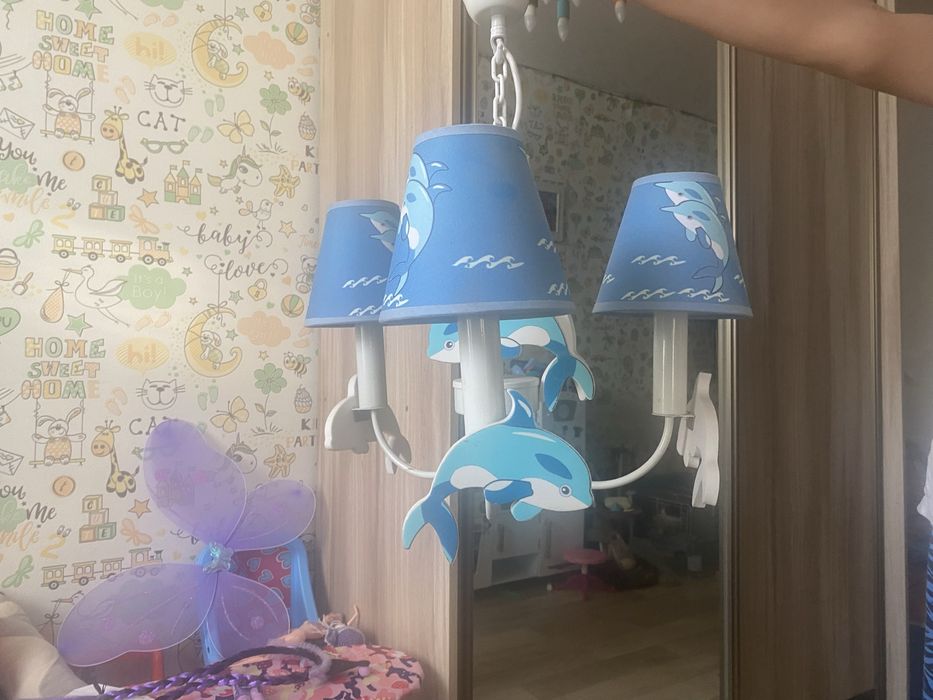 Продам люстру в детскую комнату