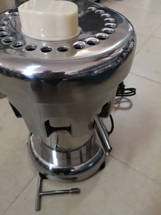 Сокоизтисквачка професионална Фреш машина Професионални сокоизтиквачки