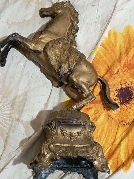 Cal vintage din bronz