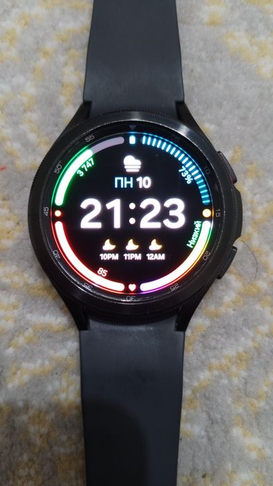 Galaxy watch classic 4 сатилади ишлаши зор айби йок сувда хам ишлиди.