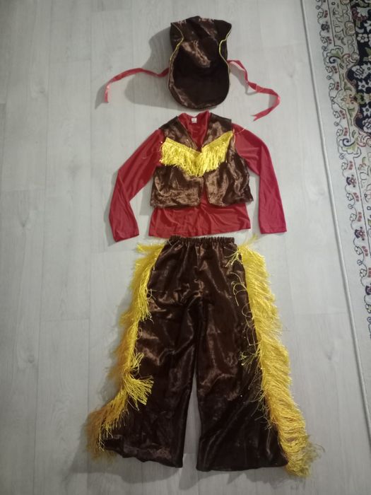 Продам новогодние костюмы