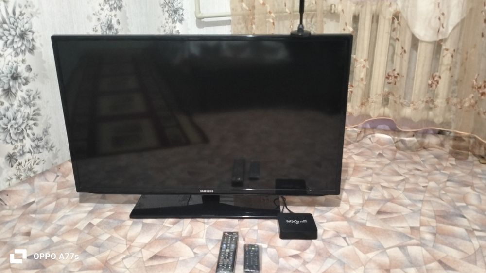 Телевизор 2012 года