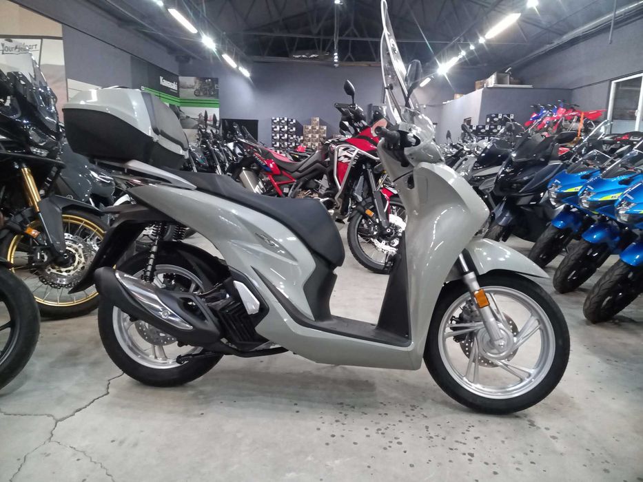 Honda SH 125i pret PROMO se conduce cu B125- stoc Honda Constanta