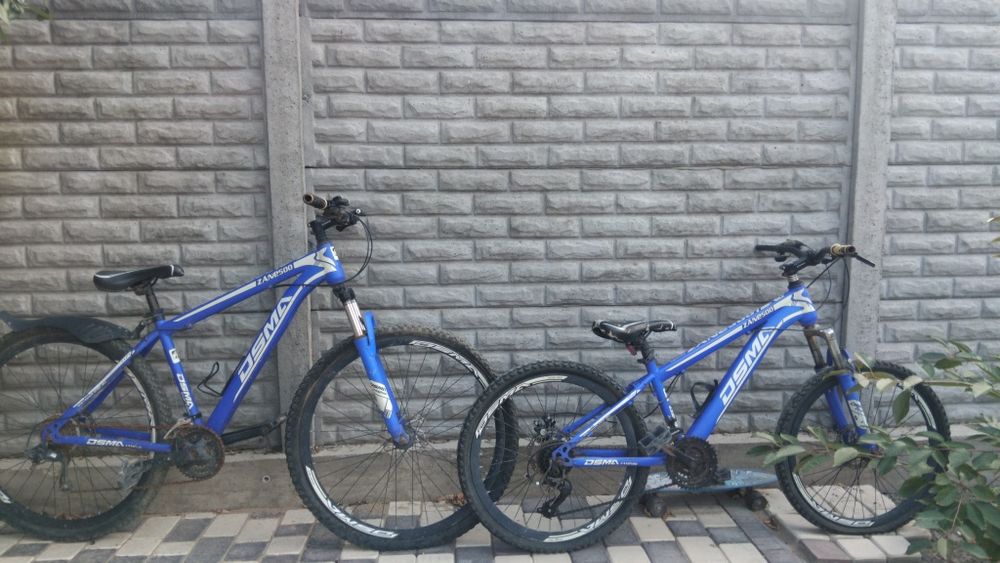 Два велосипеда которые нуждается в ремонте