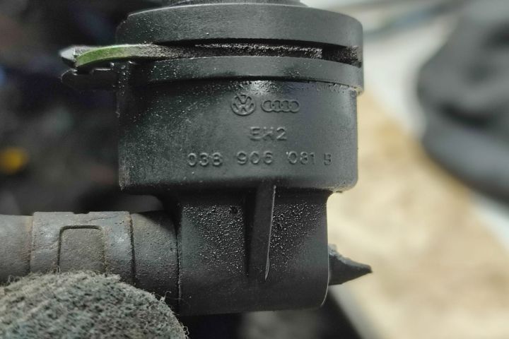 Conducta combustibil cu senzor 038906081b 1.9 2.0 tdi BKC BMN Volkswagen VW Caddy 3  [din 2004 pana