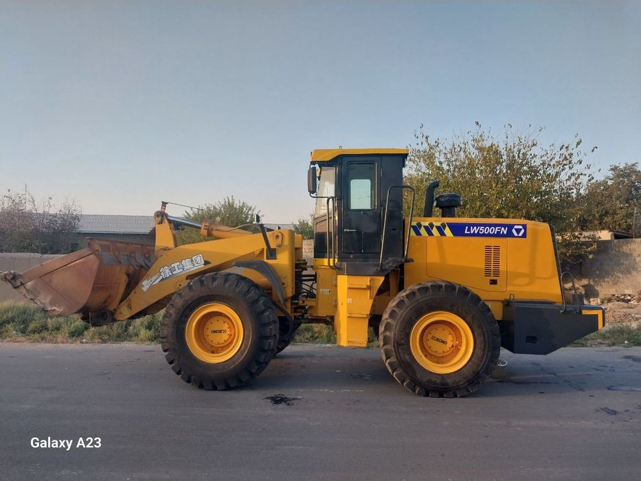 Погрузчик LW500F 3 кубали срочно сотилади