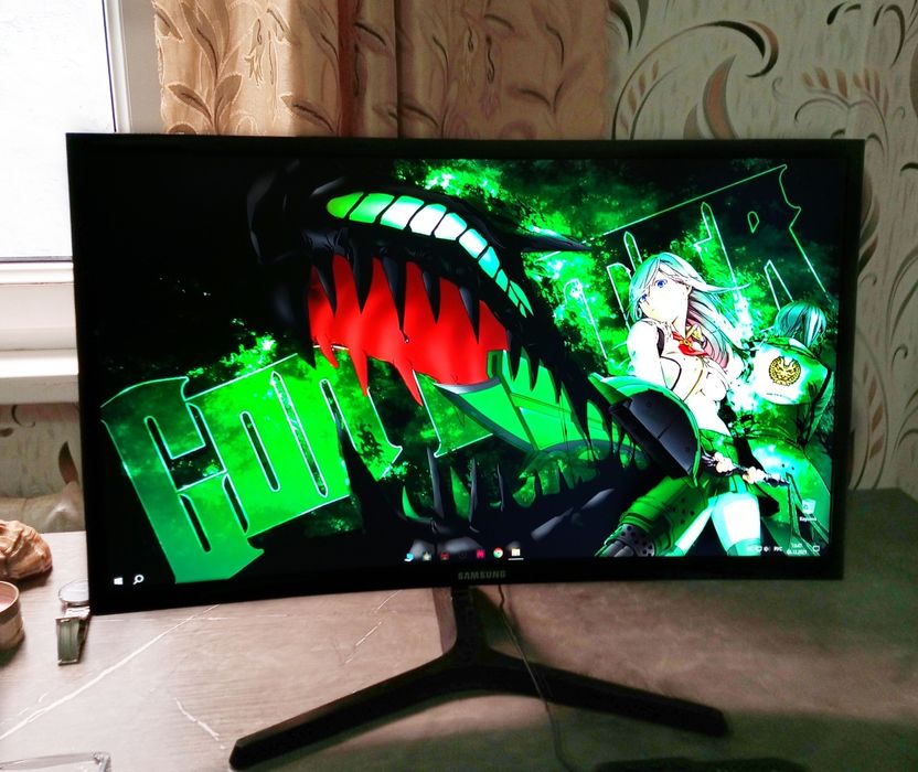 Samsung 24 Curved Essenti. ideal - в идеальном состояние.