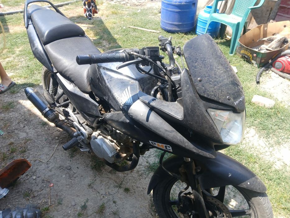 Vând piese de motor honda