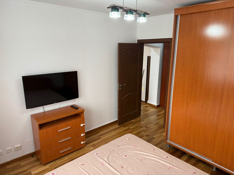 Închiriez apartament 3 camere N Bălcescu