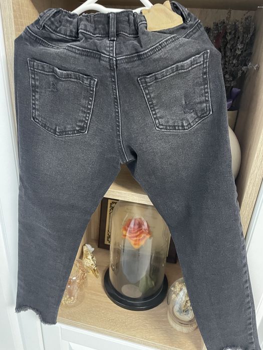 Blugi Zara , stare foarte buna