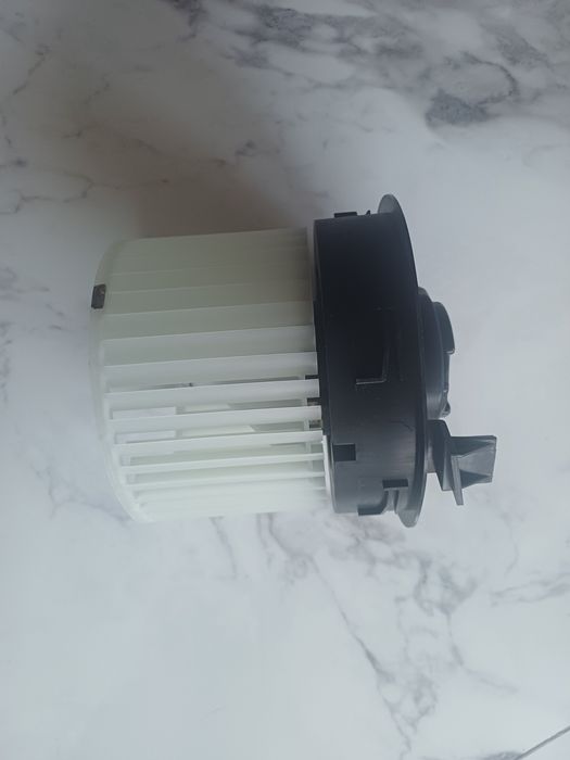 Моторчик печки на Nissan Juke