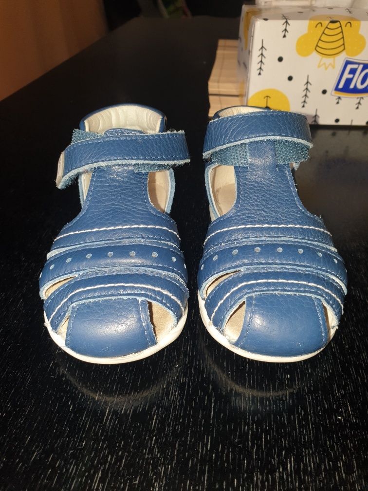 Бебешки сандали на Колев&Колев