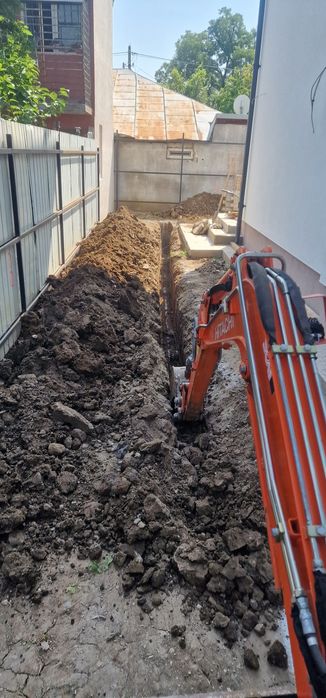 Miniexcavator de inchiriat