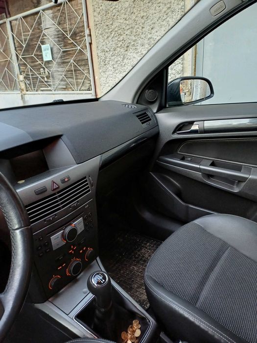 Продавам ОпелАстра H газ-бензин 1.6 105 к.с