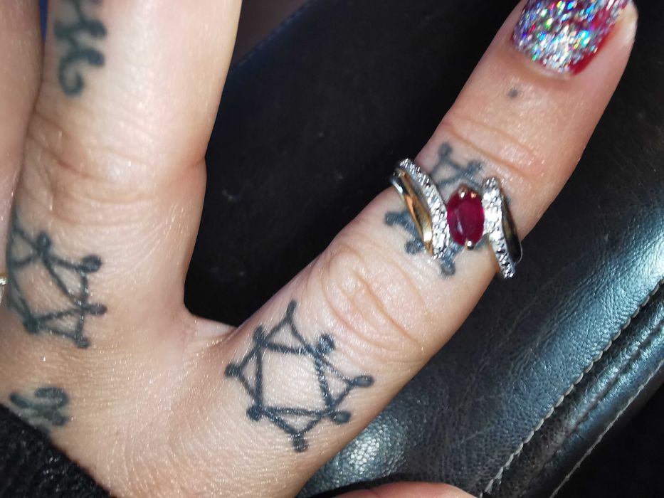 Inel 9ct aur, cu rubin natural și diamante