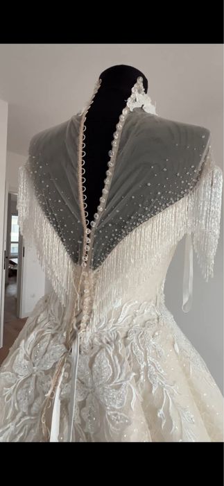 Rochie de mireasa potrivita pentru marimea XS-S