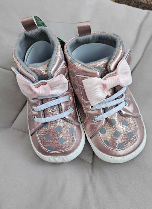 Sneakersi roz, marime 13-18 luni